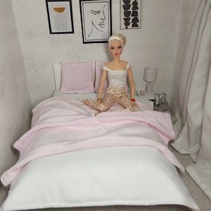 12 inch doll size 1/6 scale pink fleece throw and cushion for diorama..
