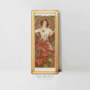 Könnte beinhalten: Ein gerahmter Kunstdruck einer Frau in einem weißen Kleid, die auf einem Stuhl mit roten Blumen sitzt. Der Druck ist im Jugendstil gehalten und hat einen dekorativen Rahmen.