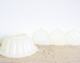 Vintage Tupperware puddingvorm / jell-ovorm set met vier verschillende deksels uit de zeventiger jaren