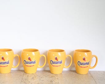 Juego de cuatro tazas Chocomel amarillas, de enige echte de Nutricia