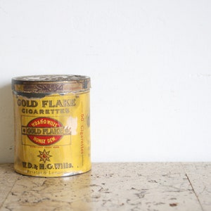 Scatola di metallo per sigarette in scaglie d'oro antico Honey Dew degli anni Venti