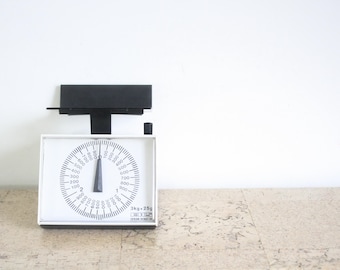 Vintage EKS kitchen scale from the seventies