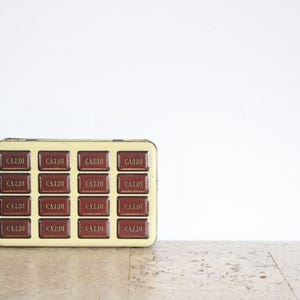 Carro&#39;s chocolate tin from the thirties