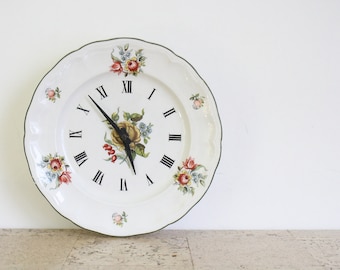 1880年から1922年の間に作られたフランスのリュネヴィルのアンティークの花柄壁掛け時計