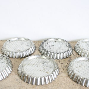 Six vintage weathered tinplate cake moulds / baking tart tins / patisserie molds from the seventies image 7