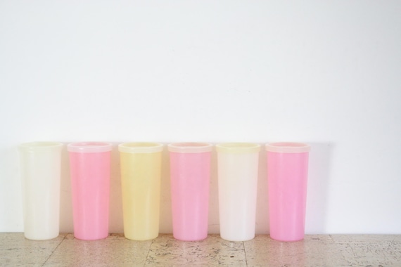 Sechs große Vintage Tupperware- Becher mit Deckel aus den 70er Jahren