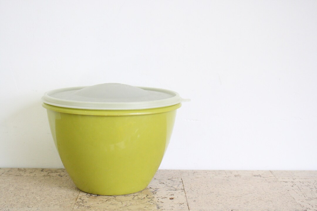 貴重　ビンテージタッパウェアー　オリーブグリーン 保存容器 4個セット 貴重 ビンテージタッパウェアー オリーブグリーン 保存容器 4個