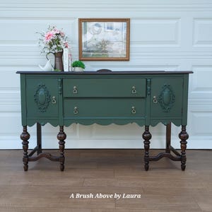 Vintage Jacobean buffet **Shipping cost not included
