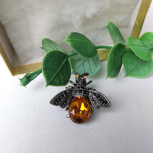 Vintage bee brooch with amber-colored stone