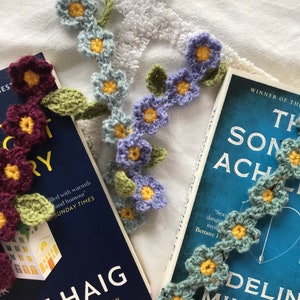 Cute crochet flower bookmarks! Perfect addition to a book lovers collection. Multiple colours available