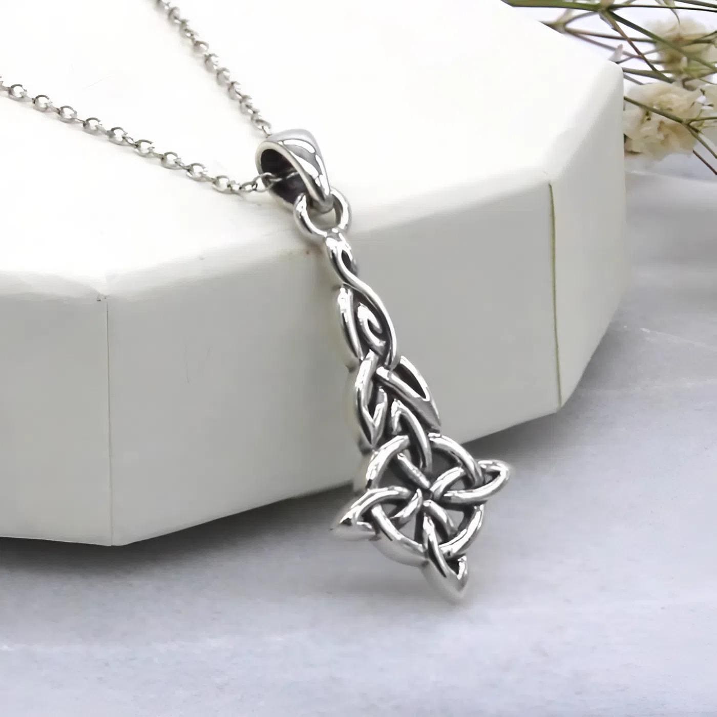 Collana Strega Con Ciondolo Nodo E Tetragrammaton In Argento 925 - Regalo Originale
