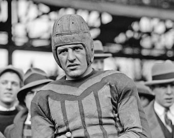 Football Legend RED GRANGE Glossy 8x10 or 11x14 Photo Illinois Fighting Illini Print Football Poster