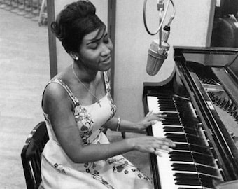Soul Singer ARETHA FRANKLIN Glossy 8x10 or 11x14 Photo Print Celebrity Poster