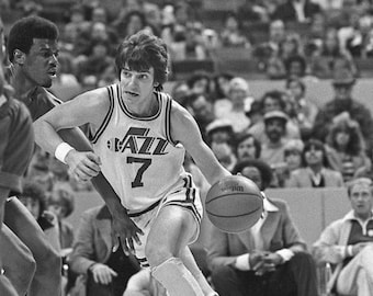 Basketball Legend PETE MARAVICH Glossy 8x10 or 11x14 Photo New Orleans Jazz Print Baseball Poster HOF 87