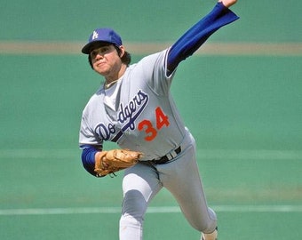 Baseball Legend FERNANDO VALENZUELA Glossy 8x10 or 11x14 Photo Los Angeles Dodgers Print Poster