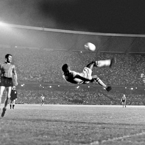 Soccer Legend PELE Glossy 8x10, 11x14 or 16x20 Photo Print Bicycle Kick Poster