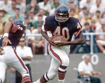 Chicago Bears GALE SAYERS Glossy 8x10 or 11x14 Photo Print Football Poster HOF 77