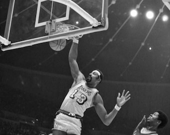 Basketball Legend WILT CHAMBERLAIN Glossy 8x10 Photo Los Angeles Lakers Print Poster HOF 78