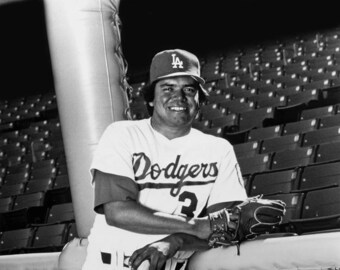 Baseball Legend FERNANDO VALENZUELA Glossy 8x10 or 11x14 Photo Los Angeles Dodgers Print Poster