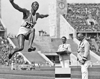 1936 Summer Olympics JESSE OWENS Glossy 8x10 or 11x14 Photo Berlin, Germany Print