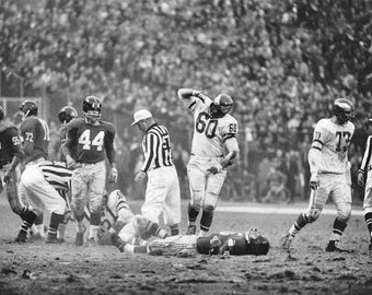 Hall of Famer CHUCK BEDNARIK Glossy 8x10 or 11x14 Photo Football Print Philadelphia Eagles Poster