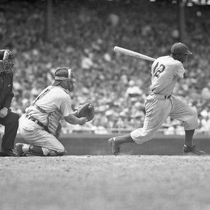 Baseball Legend JACKIE ROBINSON Glossy 8x10 or 11x14 Photo Brooklyn Dodgers Print Baseball Poster HOF 62