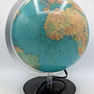 Vintage german earth globe 1970&#39;s wood base lamp Munchen