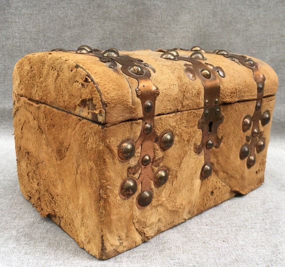 Large antique french box 19th century fur on wood wit… Gem