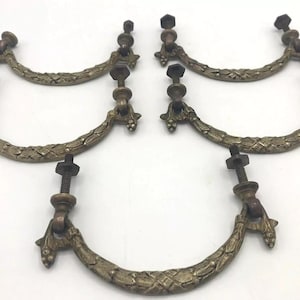5 antike französische Möbelgriffe 19.Jahrhundert Bronze Louis XVI signiert
