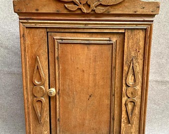 Antiguo boticario francés Luis Felipe, mueble del siglo XIX.