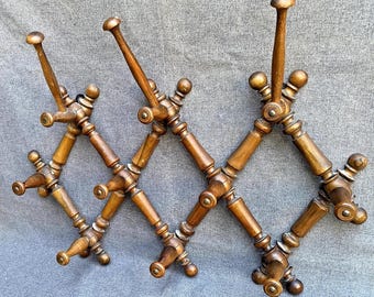 Gran perchero francés antiguo ajustable para abrigos y sombreros, del siglo XIX, de madera.