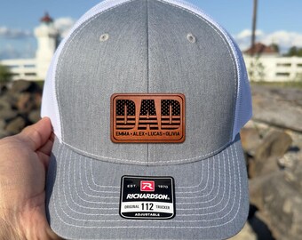 Gorra de camionero personalizada para papá con parche de cuero grabado, gorra de papá con la bandera estadounidense y nombres de los niños, gorra de béisbol patriótica para papá, regalo del Día del Padre.