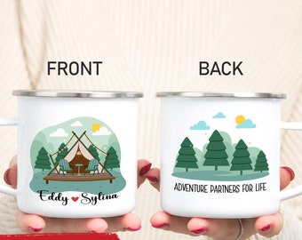 Taza de camping personalizada de socios de aventura para la vida, regalo personalizado para campistas, taza de senderismo, regalo de amante viajero para parejas, copa de fogata esmaltada