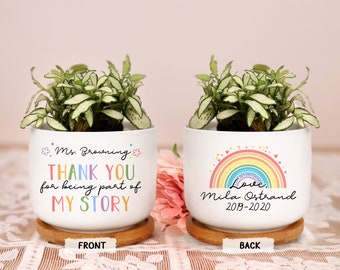 Maceta personalizada para maestra con diseño de arcoíris. Gracias por ser parte de mi historia. Mini maceta de cerámica. Regalo de agradecimiento para maestra al final del año.