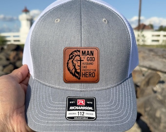Gorra de camionero con parche de cuero de león, hombre de Dios, esposo, papá, protector, héroe, gorra cristiana para papá, gorra para hombre, regalo del Día del Padre para papá, regalos para esposos