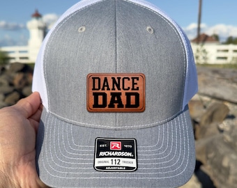 Gorra de camionero con parche de cuero grabado para papá bailarín, gorras deportivas personalizadas para papá, gorra de béisbol para papá para el día del partido, regalo del Día del Padre para papá de un bailarín.