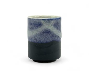 Japonés Ruri Kesho Negro Mino-yaki Yunomi hecho a mano 美濃焼 - Taza de té japonesa