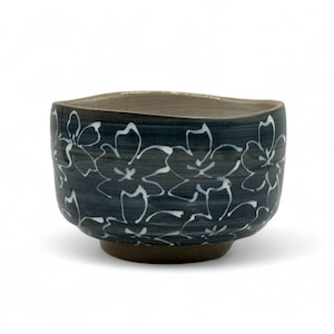 Japanese Maizakura Kuro Black Mino-yaki Handcrafted Matcha Chawan 美濃焼 - Japanese Matcha Bowl