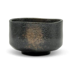 Japanese Kuro Sunafuki Black Mino-yaki Handcrafted Matcha Chawan 美濃焼 - Japanese Matcha Bowl