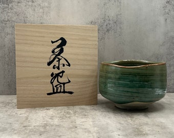 Japanese Handcrafted Seigyun Kiln Senjyu Green Matcha Chawan w. Custom Wooden Box - Japanese Matcha Bowl - Inoue Tea