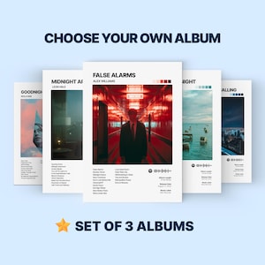 Peut inclure: Ensemble de trois impressions d'art d'album aux designs minimalistes. Les impressions présentent les titres des albums et les noms des artistes, avec une palette de couleurs qui complète l'œuvre de chaque album. Le texte en haut indique "CHOOSE YOUR OWN ALBUM".