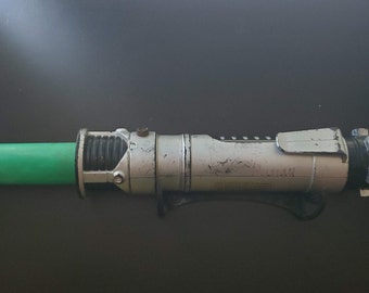 ライトセーバー壁掛けホルダーはほとんどのライトセーバーに適合します