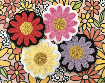 Handmade Cute Daisy Flower Chainstitch Embroidery Iron-On Patch - Choose Your Color - Pink, Yellow, Purple, or Red | Retro Flower Patch