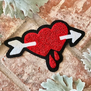 Vintage style double heart and arrow with blood drops chenille chainstitch embroidered patch iron on red and white on black felt valentines retro 1940s 1950s rockabilly