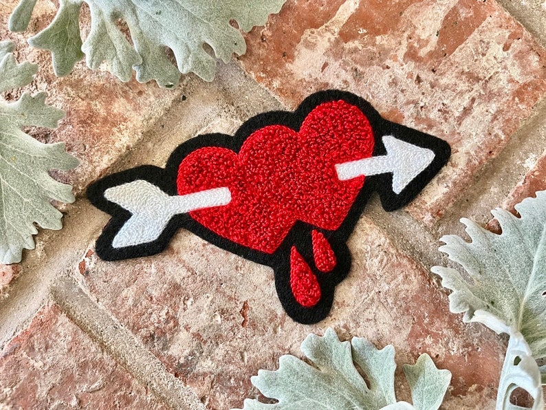 Vintage style double heart and arrow with blood drops chenille chainstitch embroidered patch iron on red and white on black felt valentines retro 1940s 1950s rockabilly