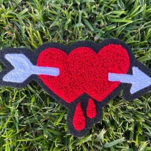 Vintage style double heart and arrow with blood drops chenille chainstitch embroidered patch iron on red and white on black felt valentines retro 1940s 1950s rockabilly