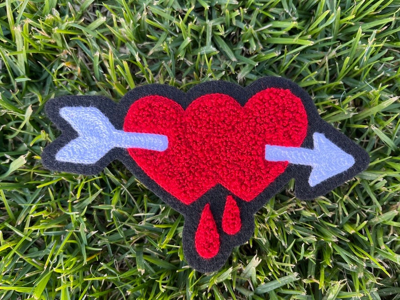 Vintage style double heart and arrow with blood drops chenille chainstitch embroidered patch iron on red and white on black felt valentines retro 1940s 1950s rockabilly