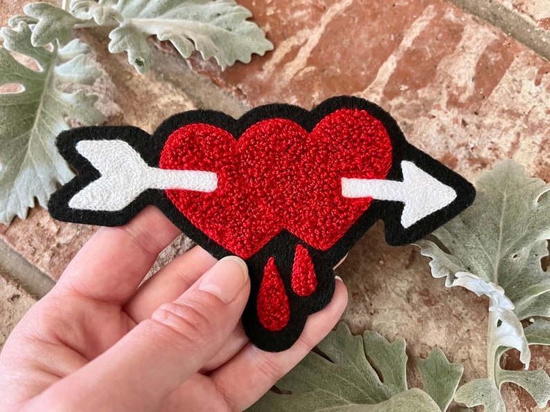 Vintage style double heart and arrow with blood drops chenille chainstitch embroidered patch iron on red and white on black felt valentines retro 1940s 1950s rockabilly