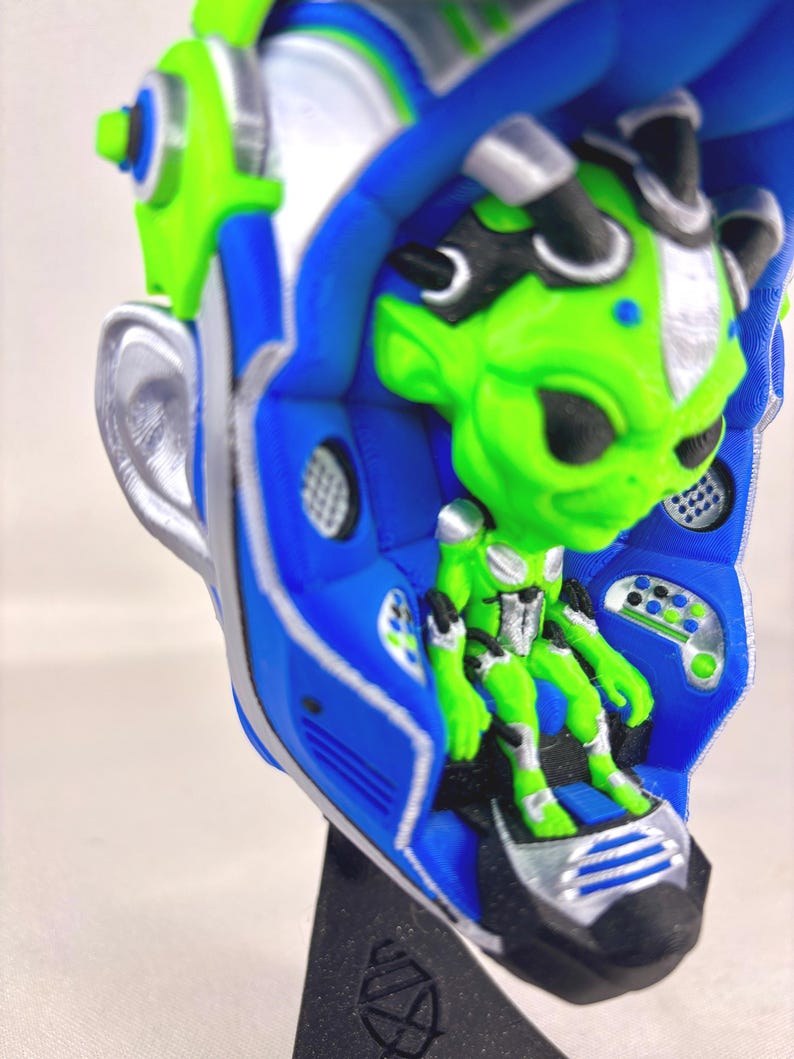 3D Alien Bot Interactive Mask Decor
