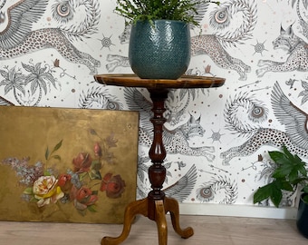 Vintage Wine Table Plant Stand with Pie Crust Edge